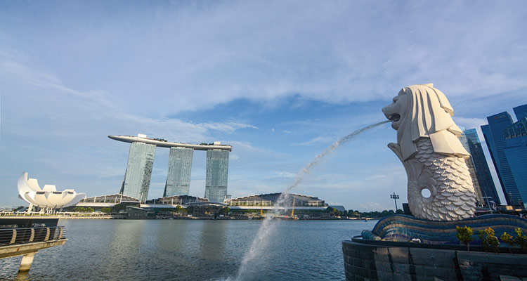 The famous Merlion statue at Marina Bay.